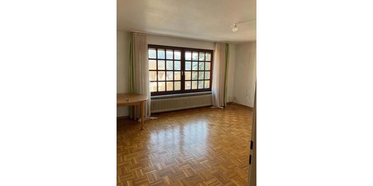 Etagenwohnung Sachsenheim - 4 Zimmer, 80 m&sup2;, 1.000&euro; | Angebot:24815031