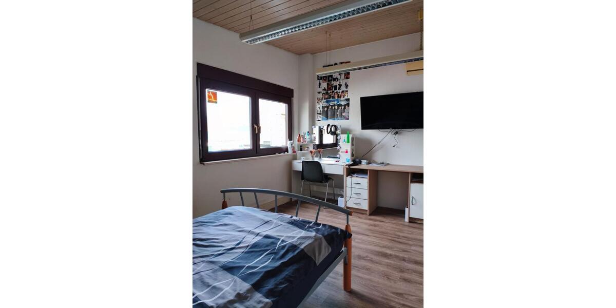 Etagenwohnung Vaihingen an der Enz - 4 Zimmer, 126 m&sup2;, 1.000&euro; | Angebot:26006389