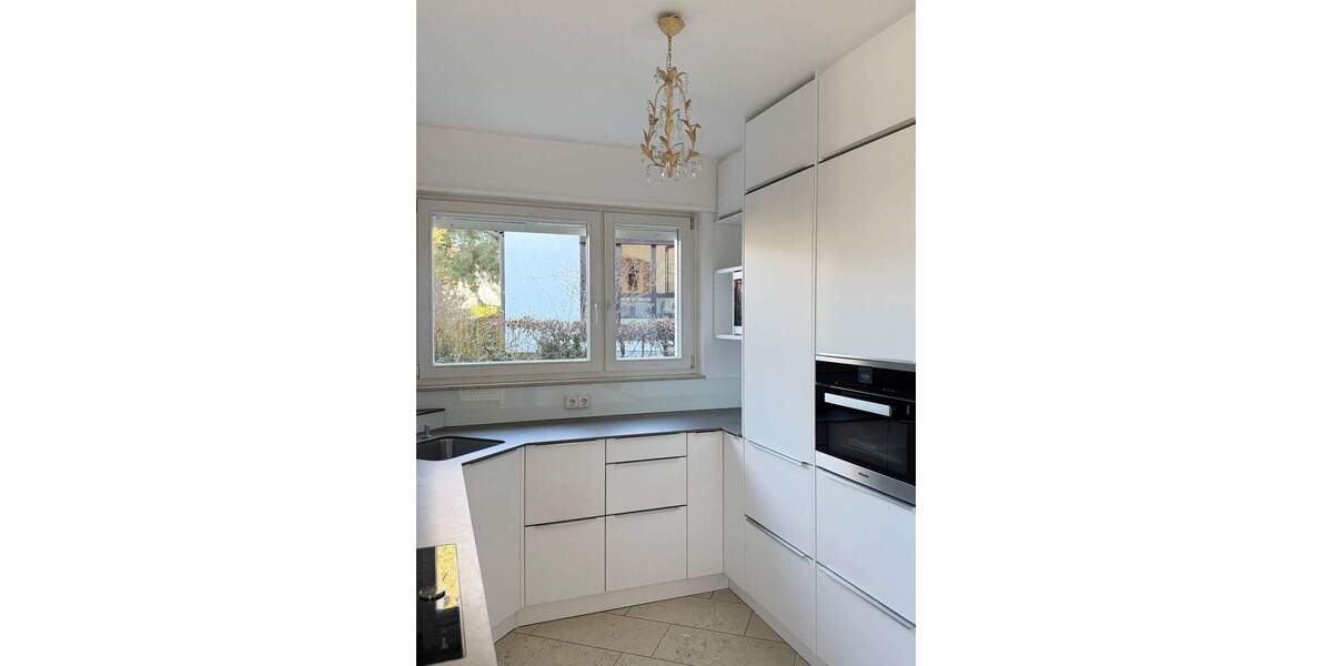 Ihr neues Zuhause in Nürtingen - Stilvoll renoviertes Einfamilienhaus mit Garten und Garagen 5 zimmer