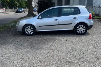 VW Golf 181.000 km 2.600 &euro; Mühlacker 75417
