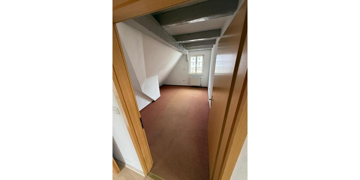 Dachgeschoßwohnung Rottenburg am Neckar - 3.5 Zimmer, 75 m&sup2;, 185.000&euro; | Angebot:26804440