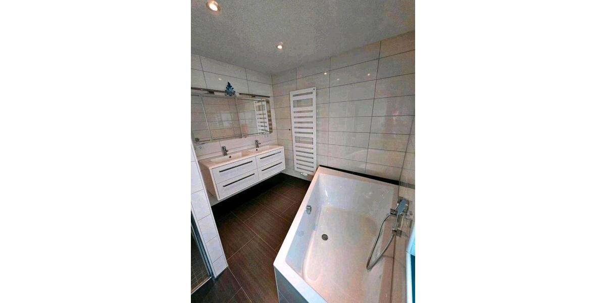 Etagenwohnung Pforzheim - 4 Zimmer, 160 m&sup2;, 1.650&euro; | Angebot:26321293