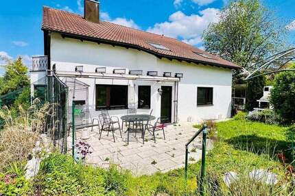 Zweifamilienhaus in toller Lage mit Gartenidyll und Doppelgarage 8 zimmer