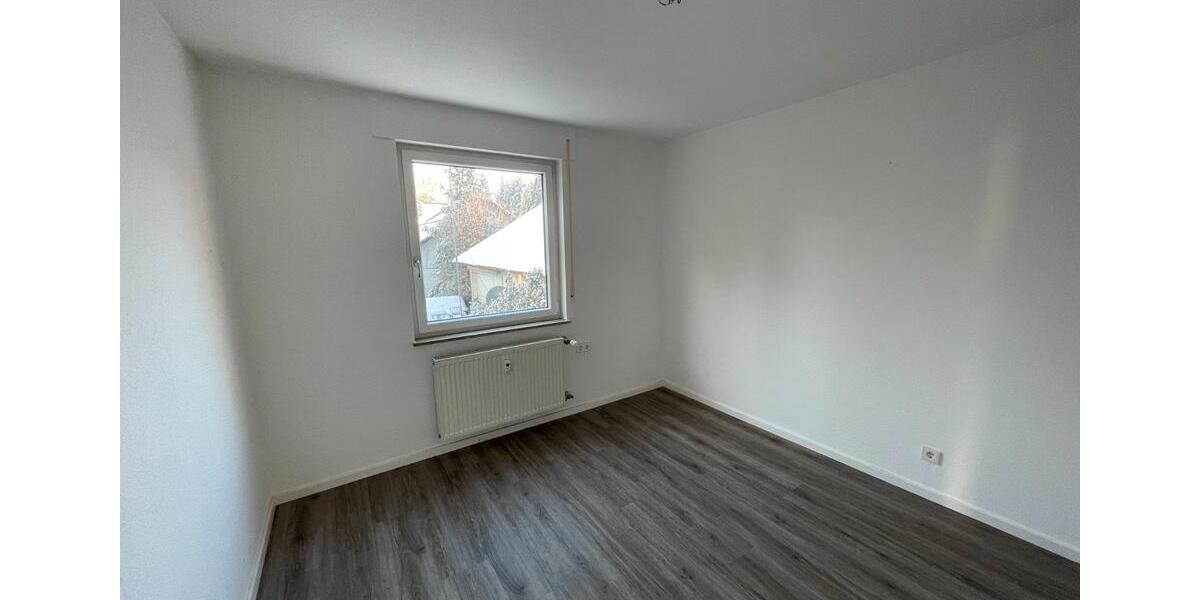 Etagenwohnung Esslingen am Neckar Hegensberg - 4 Zimmer, 90 m&sup2;, 1.300&euro; | Angebot:27595298