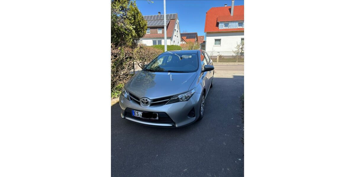 Toyota Auris 52.000 km 8.999 &euro; Wolfschlugen 72649