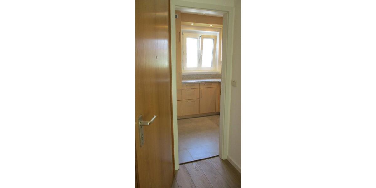 Dachgeschoßwohnung Stuttgart Degerloch - 2.5 Zimmer, 57 m&sup2;, 298.000&euro; | Angebot:24653953