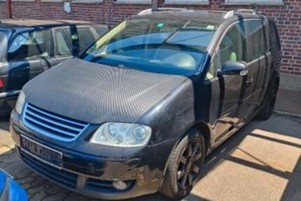 VW Touran 235.000 km 2.700 € Esslingen am Neckar 73730