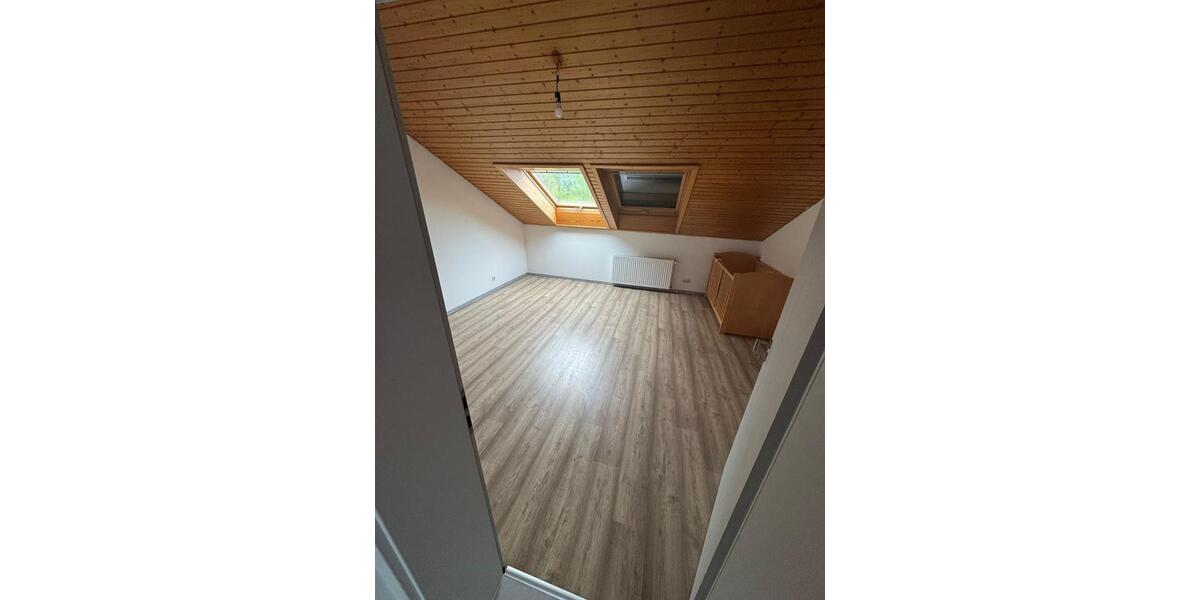 Dachgeschoßwohnung Leinfelden-Echterdingen Echterdingen - 3 Zimmer, 76 m&sup2;, 1.100&euro; | Angebot:26624331
