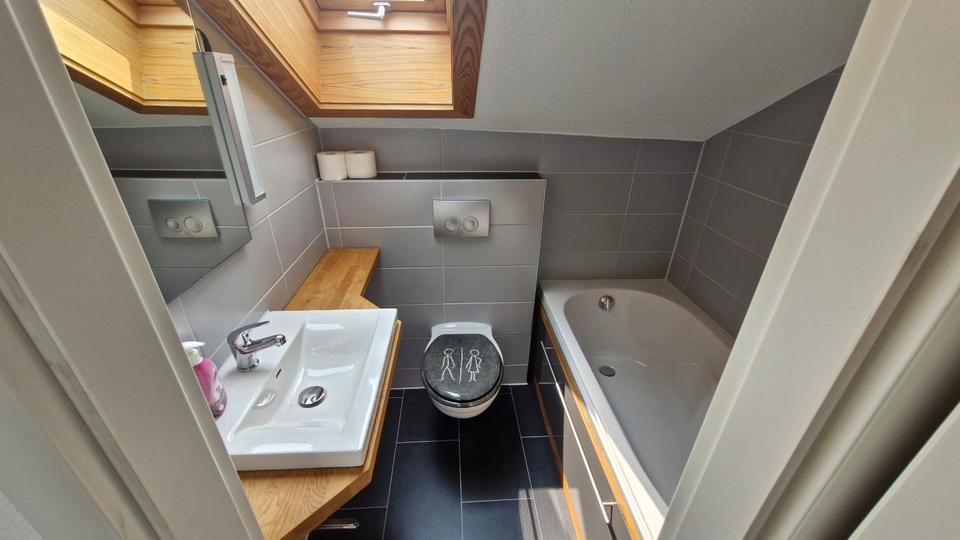 Dachgeschoßwohnung Stuttgart Stuttgart-West - 2.5 Zimmer, 42 m&sup2;, 250.000&euro; | Angebot:26089209