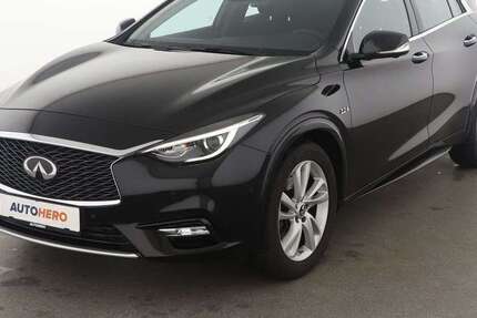 INFINITI Q30 38.011 km 18.620 € Stuttgart 70195