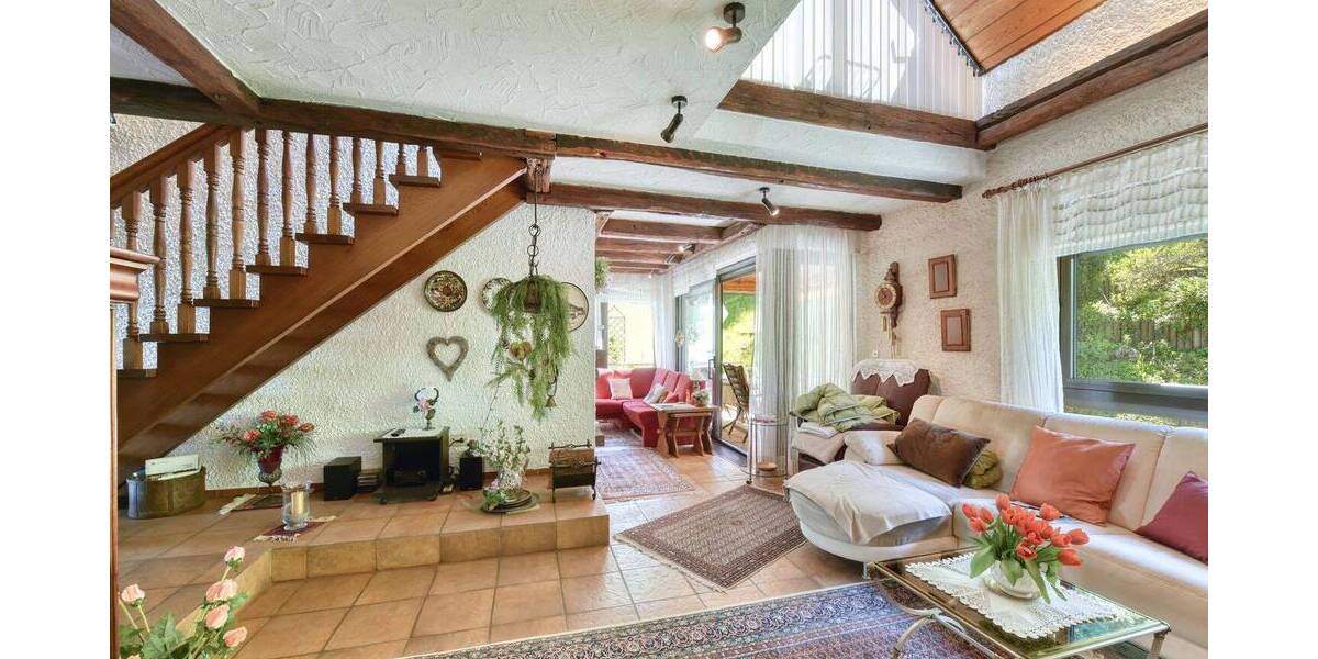 Mehrfamilienhaus, Wohnhaus Stuttgart Ost - 9 Zimmer, 256 m&sup2;, 980.000&euro; | Angebot:25670990