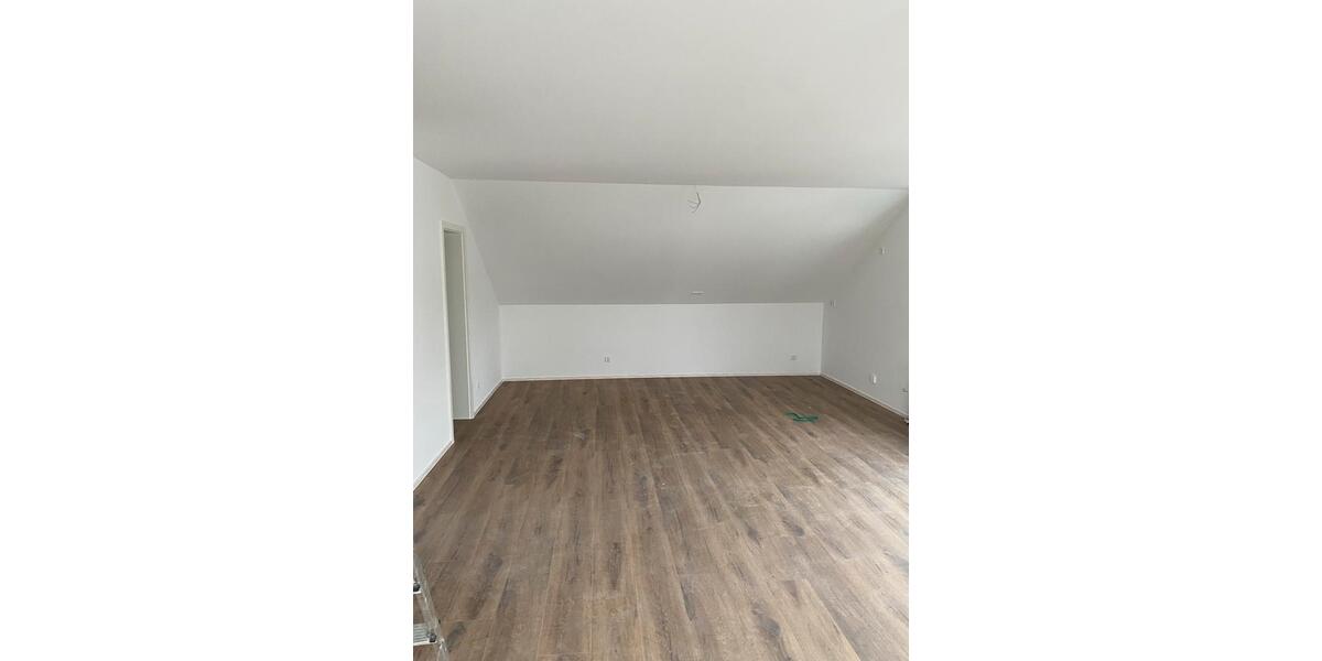 Dachgeschoßwohnung Gomaringen - 4 Zimmer, 105 m&sup2;, 1.300&euro; | Angebot:24619607