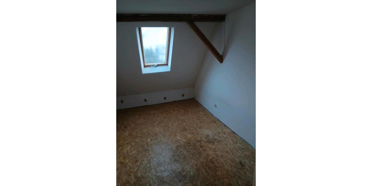 Etagenwohnung Reutlingen - 5 Zimmer, 128 m&sup2;, 1.350&euro; | Angebot:27594248