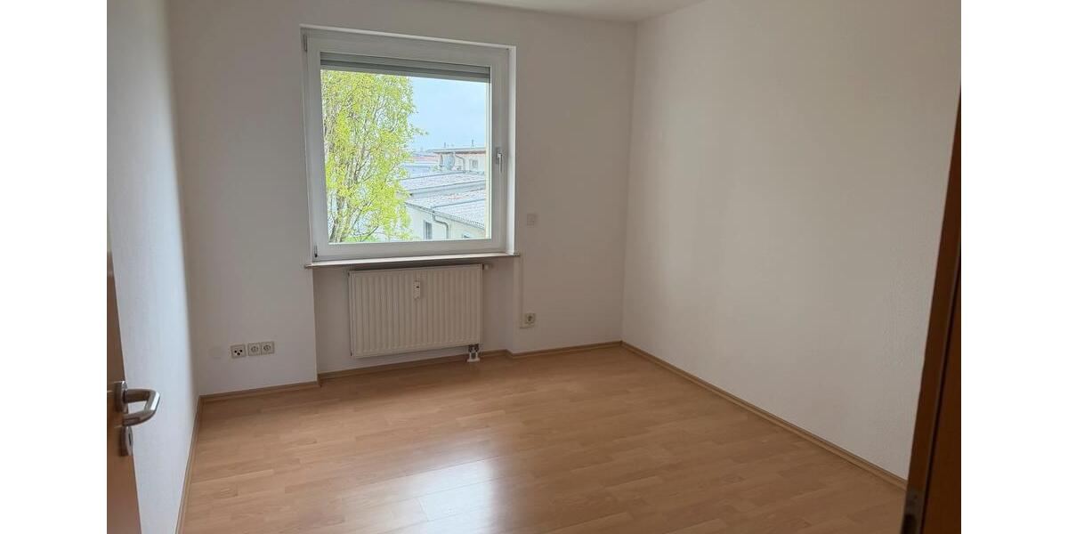 Etagenwohnung Kornwestheim - 3.5 Zimmer, 83 m&sup2;, 1.500&euro; | Angebot:26406575