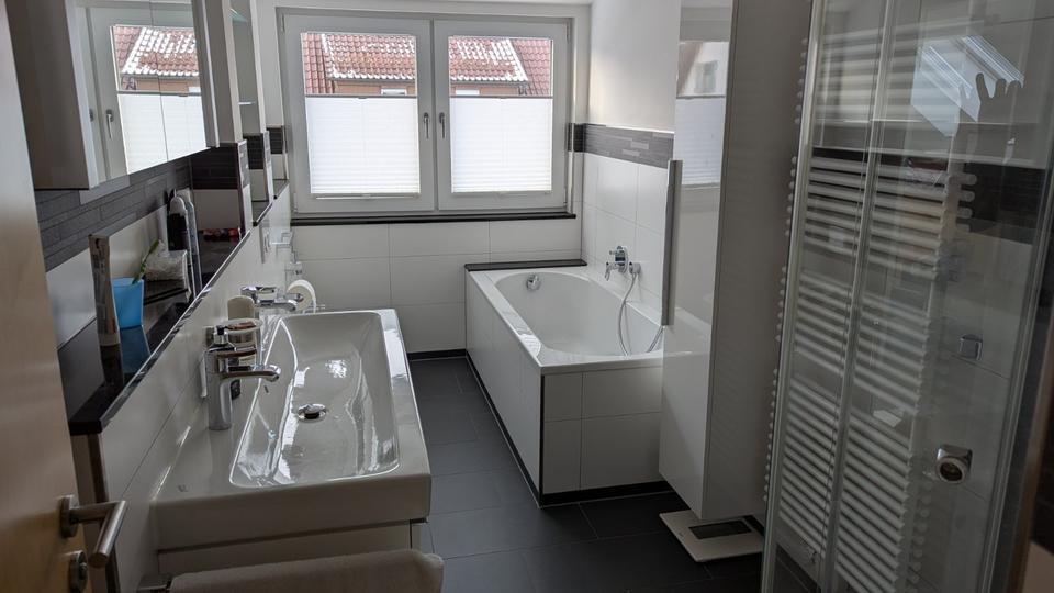 2 Fam.-Haus mit ELW, keine Makler Anfragen !!!