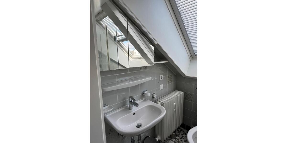 Dachgeschoßwohnung Stuttgart Feuerbach - 1 Zimmer, 29 m&sup2;, 1.000&euro; | Angebot:25881358