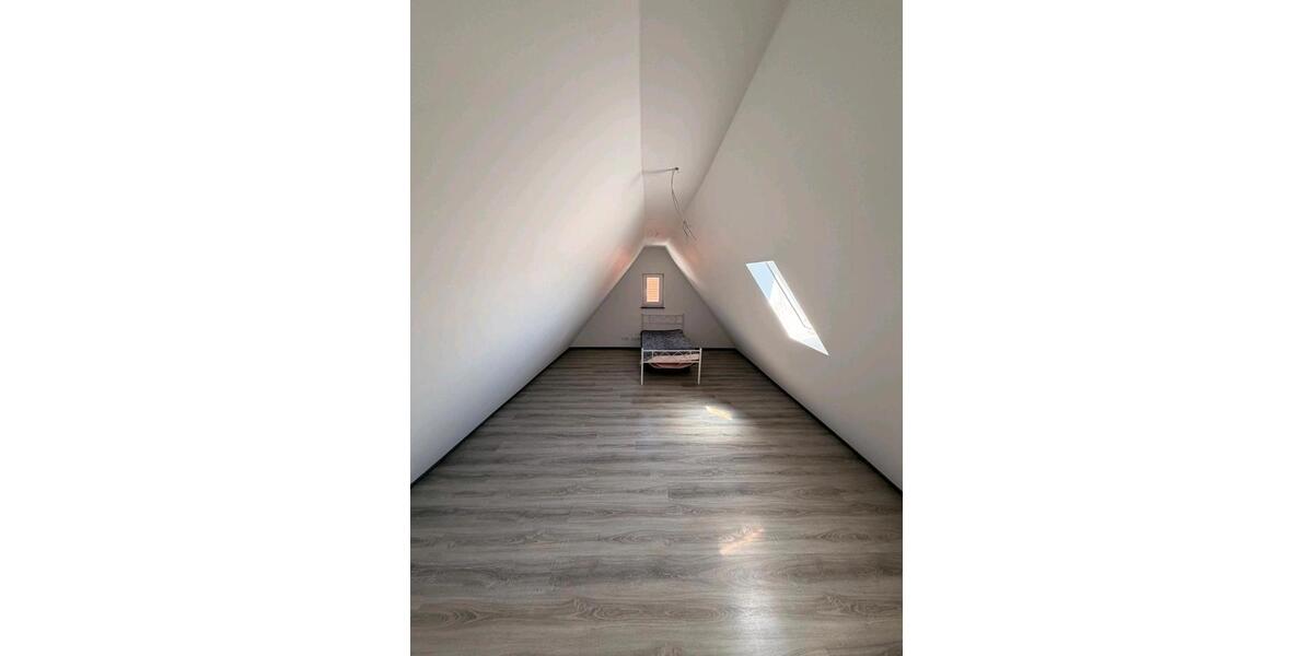 Dachgeschoßwohnung Simmozheim - 4 Zimmer, 94 m&sup2;, 1.000&euro; | Angebot:25755988