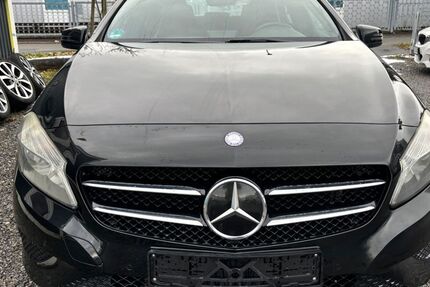 Mercedes-Benz A 180 141.000 km 9.499 &euro; Sindelfingen 71069