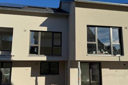 Erstbezug! Moderne Doppelhaushälfte mit 2 Einheiten in Neustetten zimmer