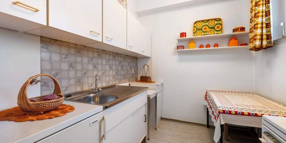 Mehrfamilienhaus, Wohnhaus Stuttgart Degerloch - 9 Zimmer, 140 m&sup2;, 740.000&euro; | Angebot:24635350