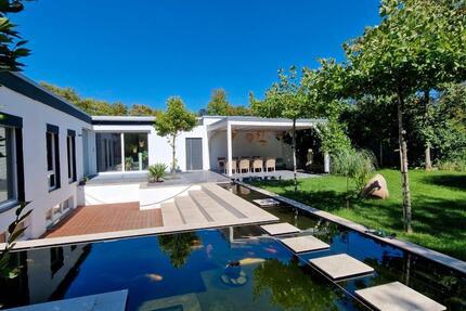 Exklusiver, kernsanierter Bungalow mit parkähnlichem Garten uvm. 7 zimmer