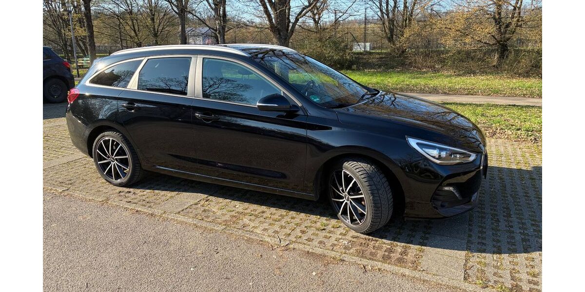 Hyundai i30 87.000 km 15.400 &euro; Stuttgart 70469