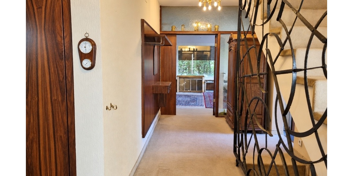 Familienfreundliches Einfamilienhaus mit Einliegerwohnung in attraktiver Aussichtslage von Leonberg - Einliegerwohnung Leonberg Leonberg | Angebot:27550187