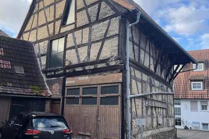 * Sehr interessant mit vielen Möglichkeiten * Zentrales Stadthaus mit Scheune und Garage * 1 zimmer