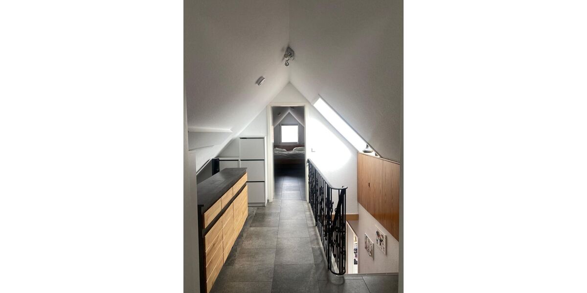 Moderne, großzügige Wohnung mit 5,5 Zimmern, Balkon, Terasse, EBK in Sindelfingen - Etagenwohnung Sindelfingen | Angebot:27493333