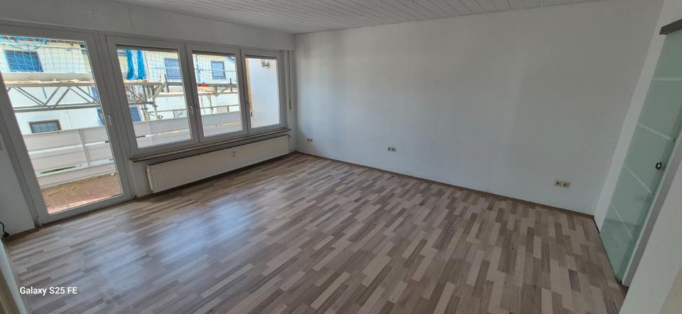Etagenwohnung Reutlingen Altenburg - 4 Zimmer, 100 m&sup2;, 1.200&euro; | Angebot:25713650