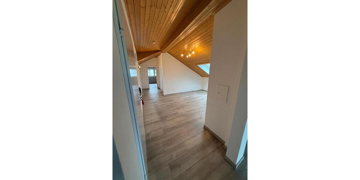 Dachgeschoßwohnung Ludwigsburg Hoheneck - 3 Zimmer, 55 m&sup2;, 1.000&euro; | Angebot:26483179