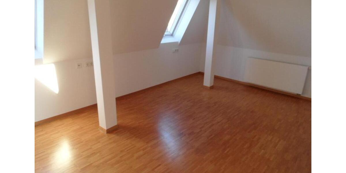 Dachgeschoßwohnung Stuttgart Lehen - 2.5 Zimmer, 109 m&sup2;, 1.670&euro; | Angebot:24493297