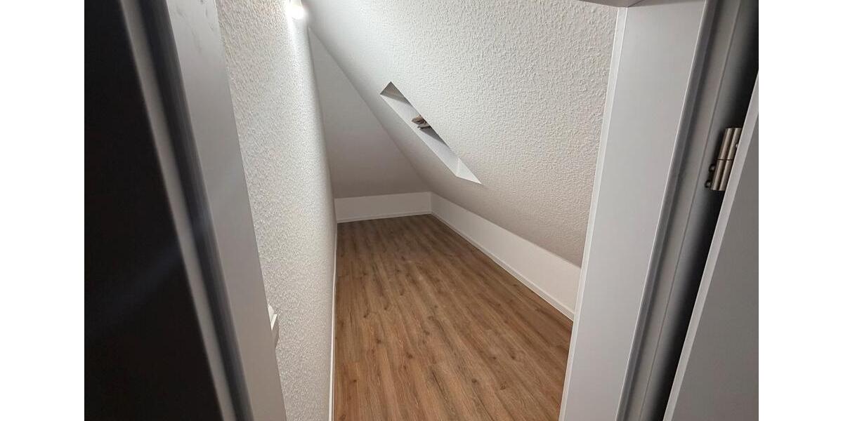 Dachgeschoßwohnung Pforzheim Eutingen - 2.5 Zimmer, 67 m&sup2;, 600&euro; | Angebot:25948445
