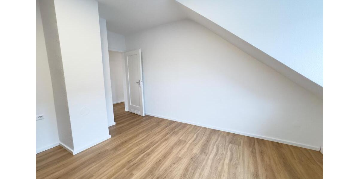 Dachgeschoßwohnung Stuttgart Bad Cannstatt - 3 Zimmer, 75 m&sup2;, 1.200&euro; | Angebot:25920871
