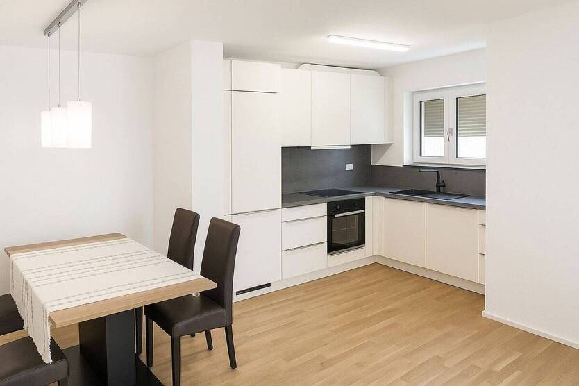 Möblierte 2-Zimmer-Wohnung mit Balkon und Einbauküche in unmittelbarer Daimler-Nähe 2 zimmer