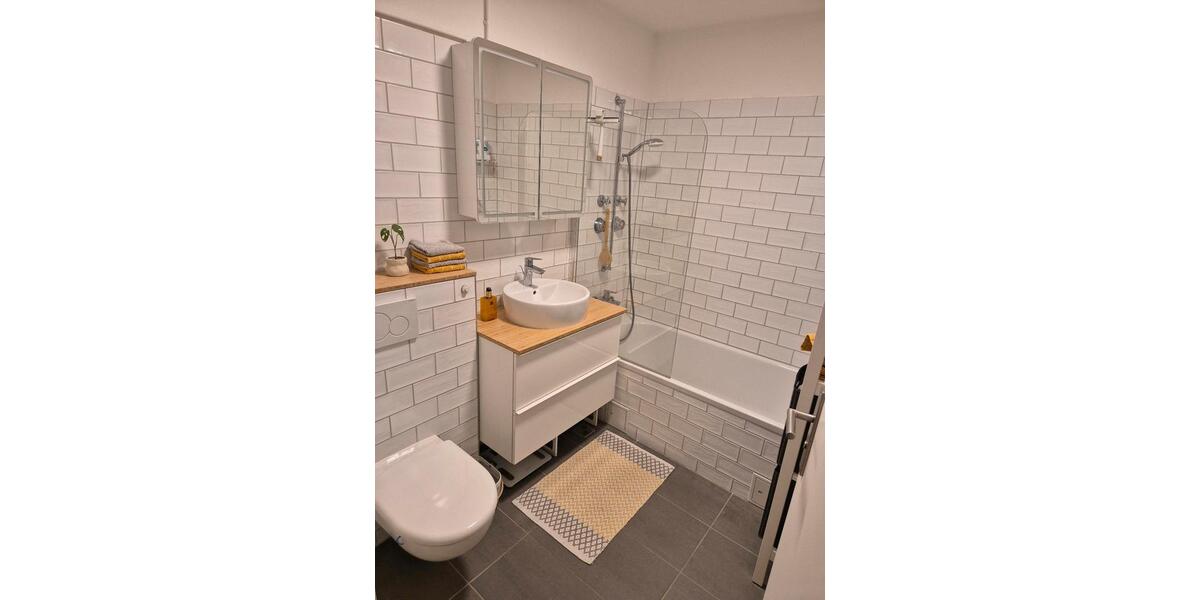 Etagenwohnung Leonberg - 2.5 Zimmer, 83 m&sup2;, 1.430&euro; | Angebot:25942012