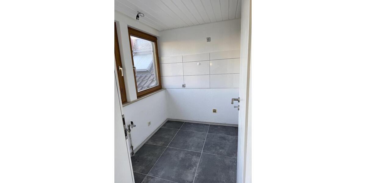 Dachgeschoßwohnung Pforzheim - 2 Zimmer, 72 m&sup2;, 658&euro; | Angebot:27587412