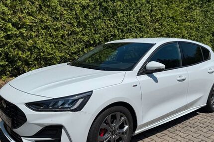 Ford Focus 7.600 km 21.990 &euro; Stuttgart 70376