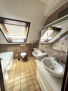 LICHTDURCHFLUTETES WOHNEN MIT KAMIN - Dachgeschoßwohnung Böblingen Dagersheim | Angebot:26884814