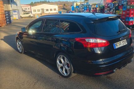 Ford Focus 142.500 km 9.900 &euro; Illingen 75428