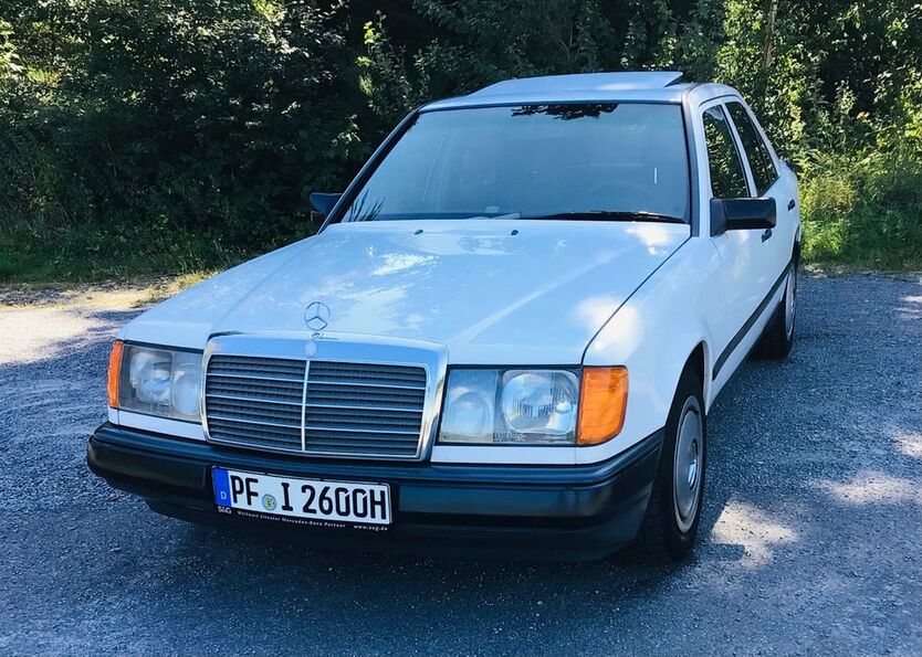 Mercedes-Benz 200 326.504 km 4.900 € Engelsbrand 75331