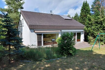 Freistehendes Einfamilienhaus mit 2 Wohnungen an Obstbaumwiesen Massiv mit großem Grundstück - Haus Sersheim | Angebot:27473508
