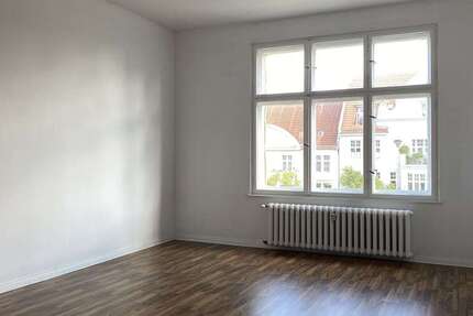 Wohnung zum Mieten in Berlin 1.521 € 125.92 m²