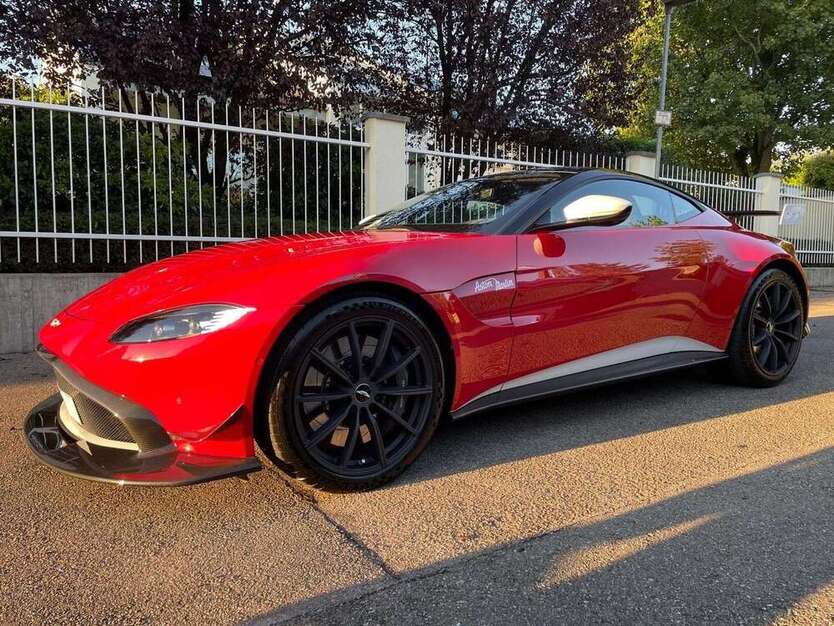 Aston Martin V8 11.500 km 134.800 € Böblingen 71034