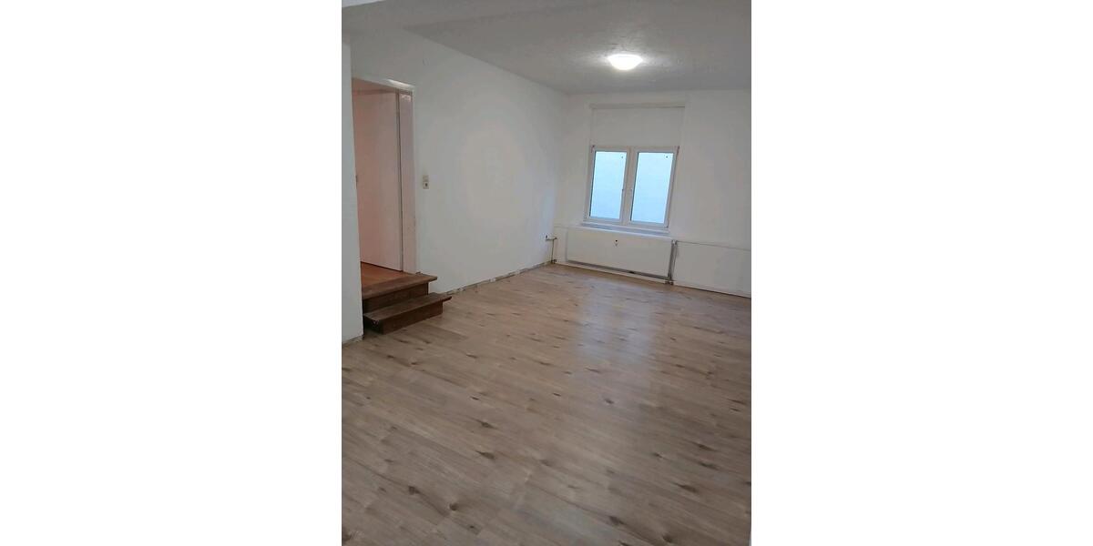 Etagenwohnung Reutlingen - 5 Zimmer, 128 m&sup2;, 1.350&euro; | Angebot:27594248