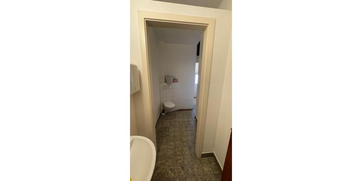 Erdgeschoßwohnung Pforzheim - 4 Zimmer, 107 m&sup2;, 1.000&euro; | Angebot:26623410