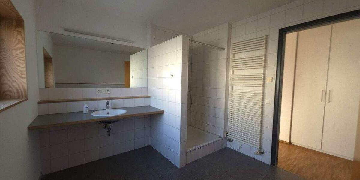 Einfamilienhaus Reutlingen Ringelbach - 7 Zimmer, 200 m&sup2;, 2.500&euro; | Angebot:24622227
