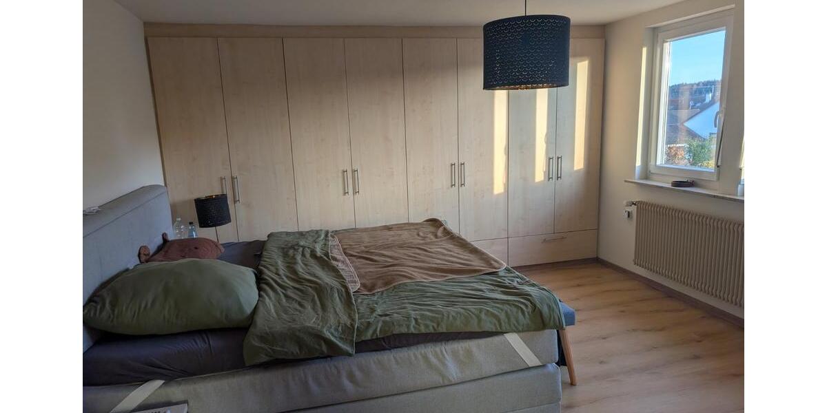 Freistehendes Einfamilienhaus mit großem Garten und Balkon 9 zimmer