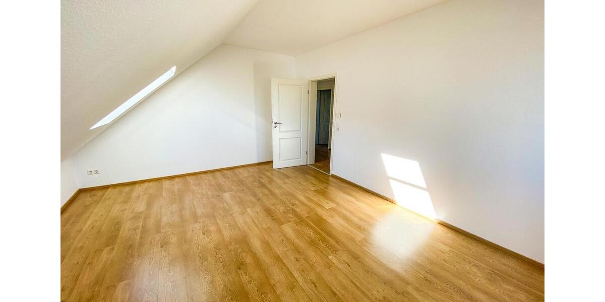 Dachgeschoßwohnung Vaihingen an der Enz - 3.5 Zimmer, 77 m&sup2;, 1.090&euro; | Angebot:26232780