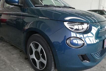 Fiat 500e 18.150 km 12.899 &euro; Metzingen 72555